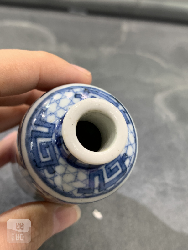 清晚期青花釉里红西厢记之白马解围人物故事纹鼻烟壶 - 图11